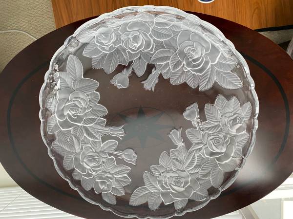 Winter rose 14 inch round glass platter 1