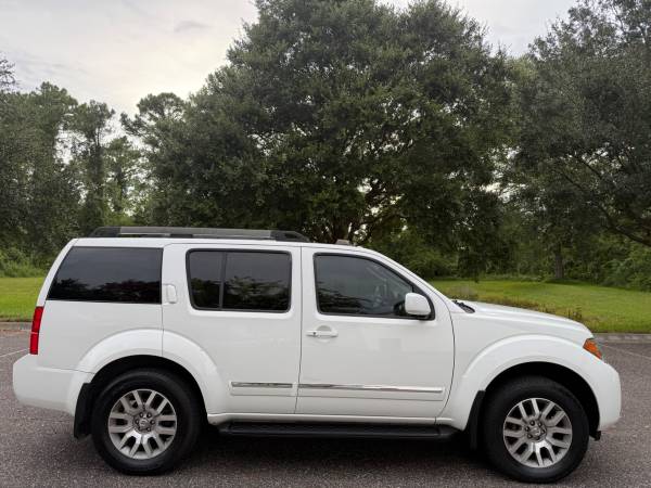 2011 Nissan Pathfinder LE*Sunroof*Cámara de reversa! - $8,950 (Jacksonville)63470247180931121