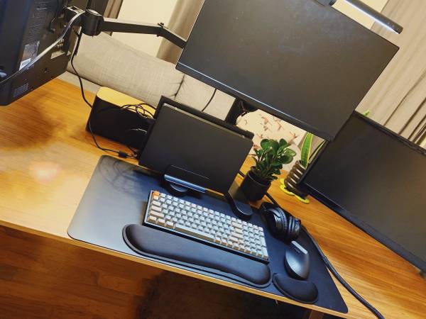 TV Monitors x 3 AND 3-Arm Stand 1