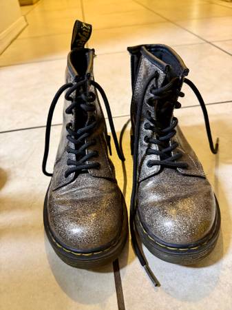 Dr. Martens 1