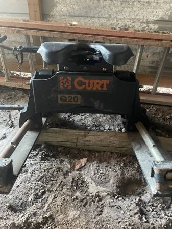 Curt 5th wheel hitch 1