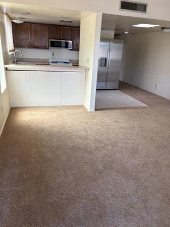 SPACIOUS 2BR TRIPLEX 1