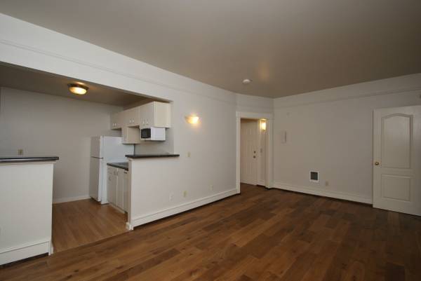 $1,425 / 405ft2 - Top Floor Belltown Studio - 2 Weeks Free (Belltown)63659728859265122