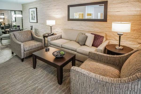 $1,400 / 2br - 800ft2 - Palm Springs Tennis Club Resort (Palm Springs)63758615031299122
