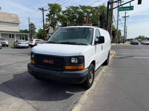 2006 GMC Savana 2500 - Photo 2