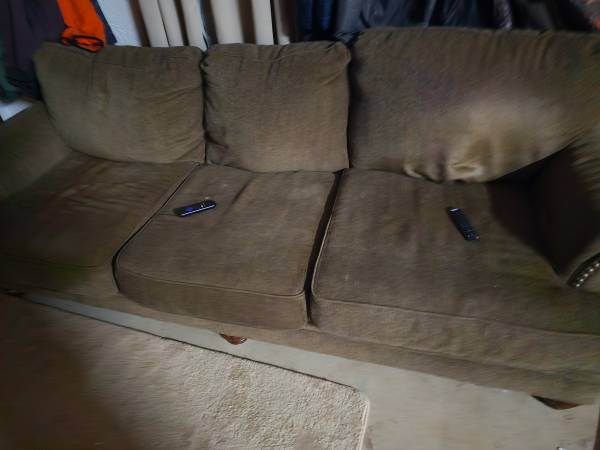 Free Couch 1