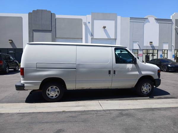 2008 Ford E150 - Photo 2