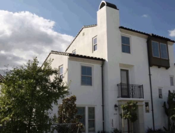 $1,595 / 2br - 1200ft2 - Beautifully furnished condo in the heart of Long Beach (Lng Beach)63869889783427123