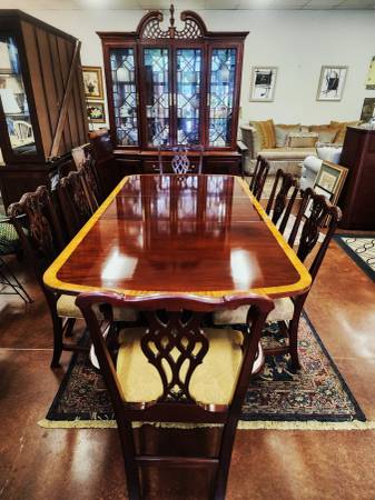 Ethan Allen Mesa de Caoba Georgiana con Doble Pedestal/8 Sillas - $4.999 (3221 Hwy 52W, Suite D, Pelham, AL)63440275875715121