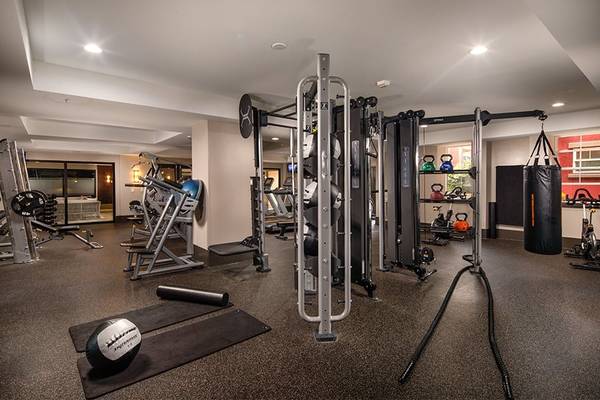 $3,174 / 2 dormitorios - 1059 pies² - Estufa de gas, interiores mejorados disponibles, sala comunitaria (3455 Kearny Villa Road, San Diego, CA)63865932353795123