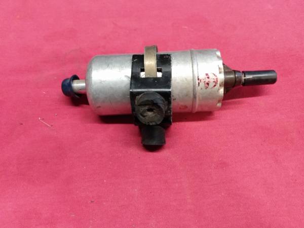 PORSCHE 930 FUEL PUMP 1