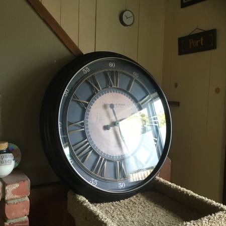 Large Classic Wall Clock 1