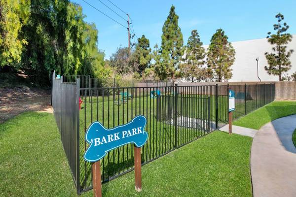 $2,264 / 1br - 650ft2 - Ceiling Fans, Oversized Closets, Digital Thermostats (440 E H St, Chula Vista, CA)63865816188803121