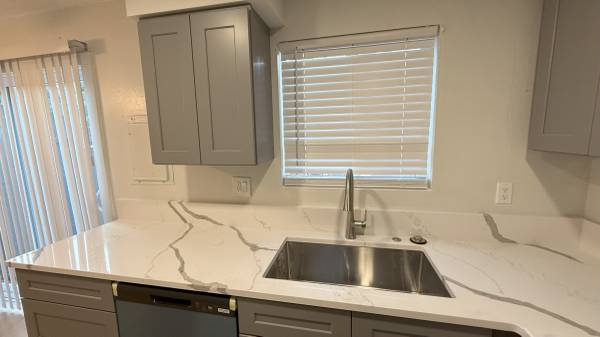 $1,700 / 2br - 1000ft2 - Amazing Apartment with Fenced Backyard (Tigard)63831397374721122