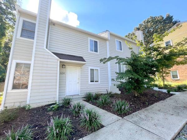 Private-Suites blocks Away from UVA Medical Center 1