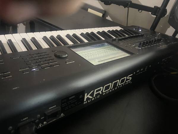Korg Kronos 61 Synth, Sequencer, Sampler 1