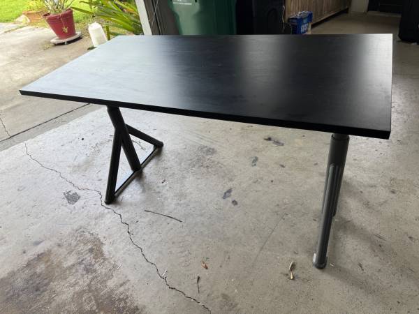 IDASEN Variable Desk 1