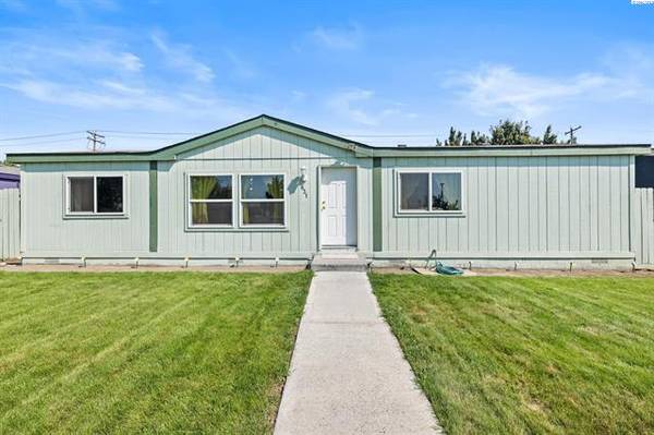 $330,000 / 3br - 1428ft2 - Casa Impecable con Mejoras y Patio Cercado (Pasco)63662908685953120