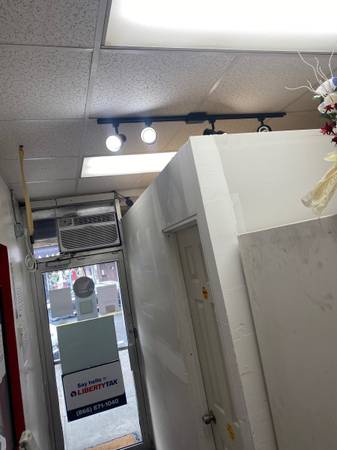 $1,500 / 40ft2 - Small storefront for rent (Brooklyn)63945500275715121