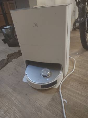Ecovacs deebot t20 vacuum an mop 1