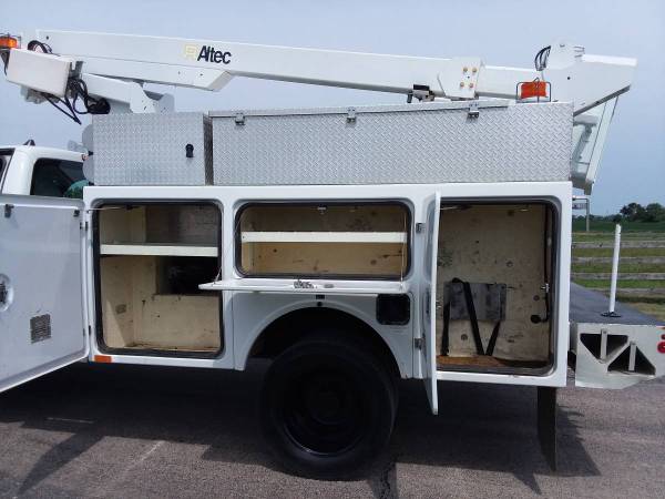 4x4 36' Bucket Truck 2012 Ford F450 Altec - Rust free from SW U.S. - $29,99063442813224321124