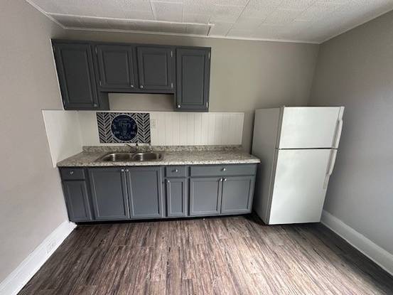 3 Bed 1 Bath Duplex. Section 8 Accepted!! 1