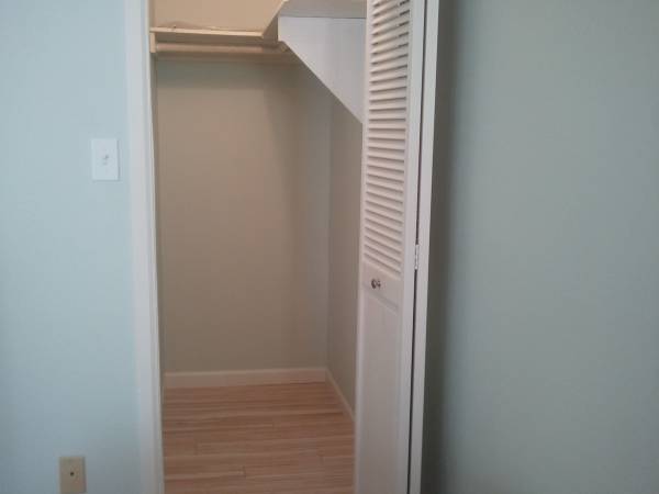 Bachelor Suite in South Oak Bay 5