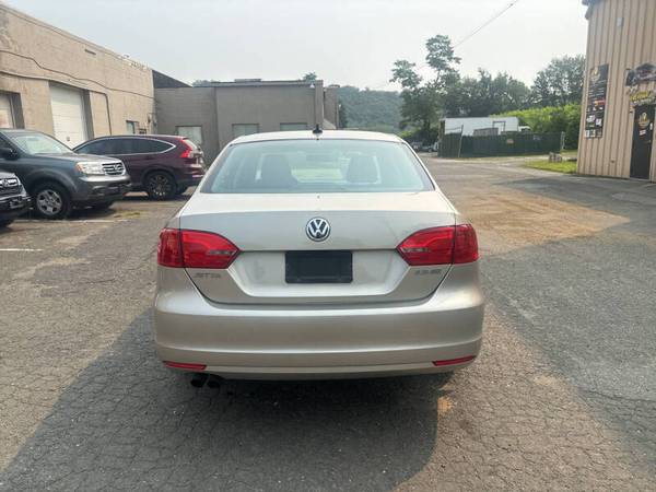 (NO DLR FEE) 2012 Volkswagen Jetta 5 SPEED ( RUNS NEW!!!) - $3,750 (CARMEL /DANBURYNY CALL 203 231 1817)63436937619457124