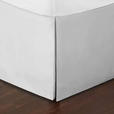 Like New Bloomingdale's Hudson Park 680TC Queen Size Bedskirts 1