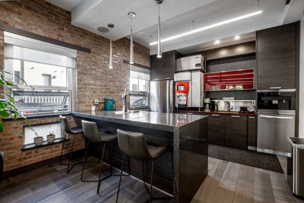 $295 Dedicated Desk + Parking + Business Community ACROSS from UChicago (Chicago: Woodlawn / Hyde Park)63898602652546122