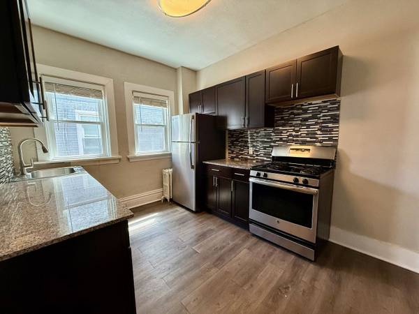 $1,595 / 3br - 1075ft2 - New Windows, Granite or Stone Countertops64013205474818123