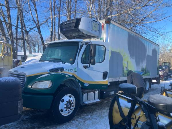 2012 Freightliner 24’ refrigerated box 1