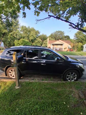 CLEAN Buick Enclave 1