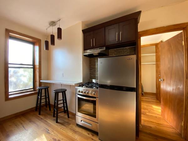$2,700 / 1br - Williamsburg - Beautiful 1 Bedroom - Heat included - No fee!! (Williamsburg)63854288173315121