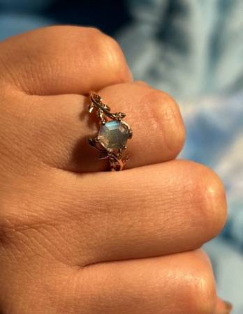 Lost my engagment ring (Salem)63839340148865120
