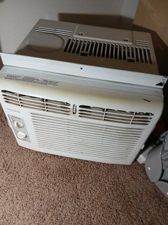 Frigidaire  air conditioner  6,000 btus 1