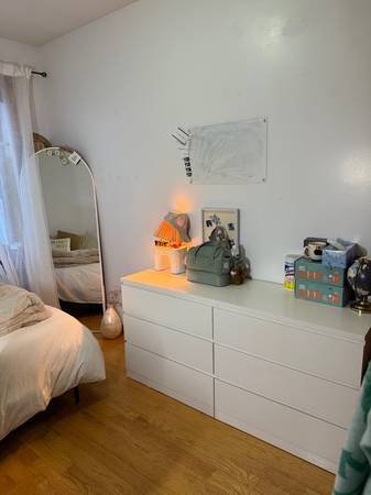 $1,150 HABITACIÓN GRANDE AMUEBLADA EN APARTAMENTO DE 2 DORMITORIOS (Murray Hill)63862608563073122