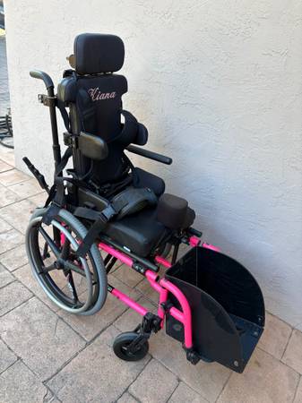 QUICKIE 2 FOLDING WHEELCHAIR-BLACK/PINK DELUXE MODEL - $750 (los gatos)63471477010561124