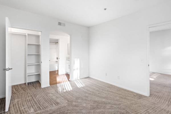 $3,435 / 2br - 1102ft2 - 2 Months Free! Extra $100 Concession If You Apply Today! Costa Verde! (San Diego)63865931333251123