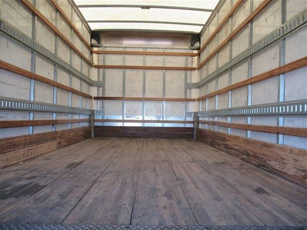 2020 Hino 155 - Photo 11