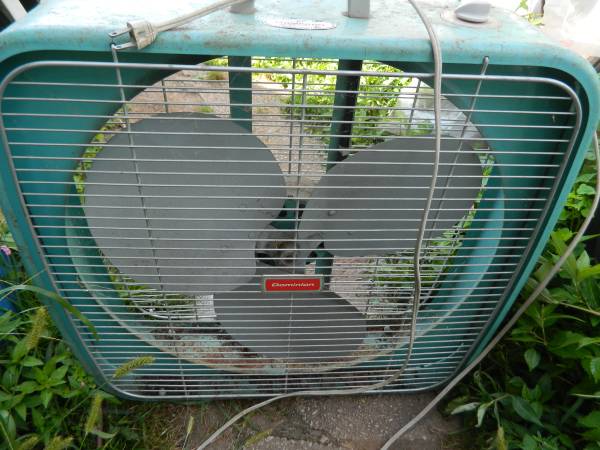 vintage metal box fan/quiet