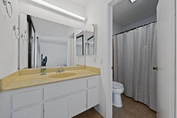 Indio Quail Lakes Racquet Club Gated - Room for Rent