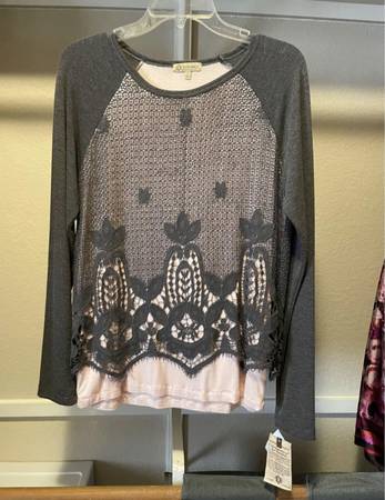 Democracy Brand Women’s Layered Sweater Pink Gray Sz Small 1