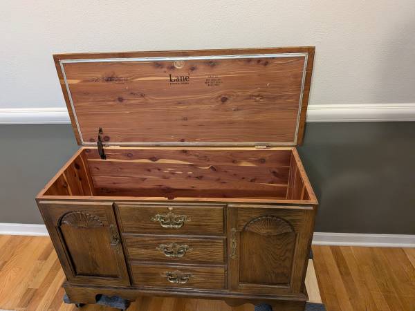 Lane Cedar Chest 1