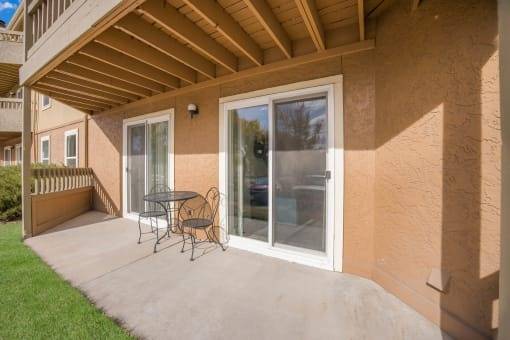 $1,495 / 2br - 970ft2 - Aire acondicionado, Alquiler flexible, Patio/Balcón (2880 Woodland Hills Dr, Colorado Springs, CO)63686690937217122