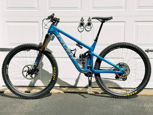 2023 PIVOT SWITCHBLADE - PRO XO AXS EAGLE TRANSMISSION 1
