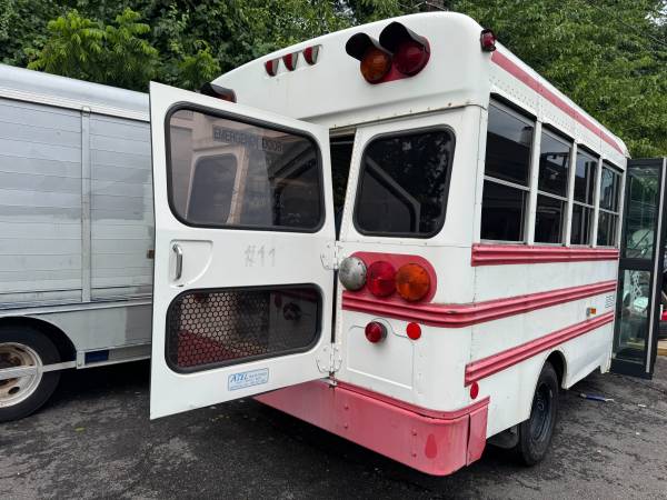 2002 CHEVROLET MINI BUS - $6,300 (Fall Church)63618533383555124