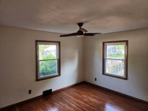 $2795.00 / 4br - 2600ft2 - Burlington Wisconsin Corner Lot Home63846716916355124