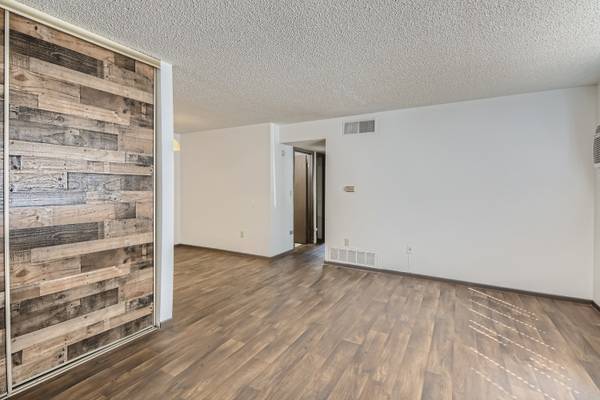 $1,230 / 2br - 720ft2 - ✨ Unit E5 – Vintage 2-Bedroom with Character (Canon  City)63658161849091120