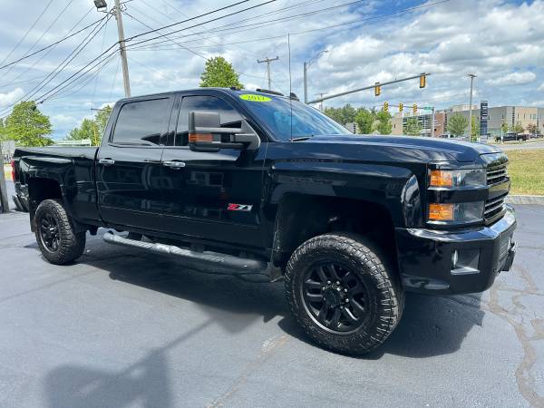 ** 2017 CHEVY SILVERADO 2500HD CREW CAB LT Z71 1 OWNER 4X4 ** - $27,500 (WALSH TRUCK AND AUTO)63623706590339122